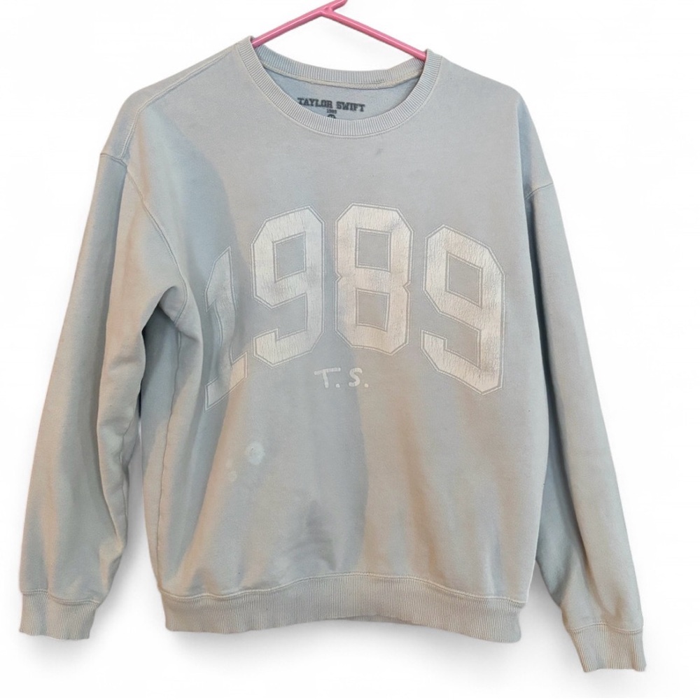 Authentic Taylor Swift Light Blue 1989 Sweatshirt Medium